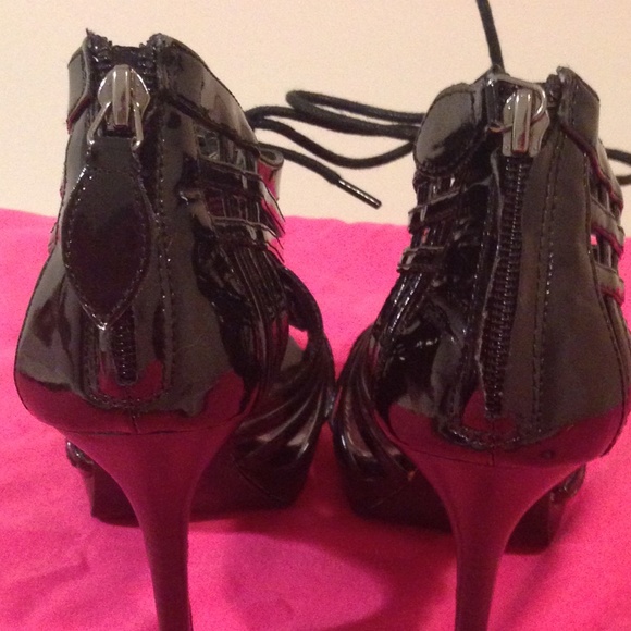 Steve Madden Cara Heels NWOB - Picture 4 of 4